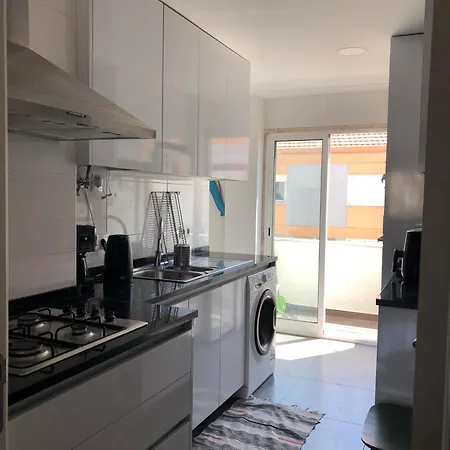 Charming Campo De Ourique Δωμάτια σε οικογενειακή κατοικία *